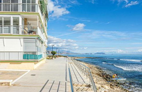 Stunning Apartment In El Campello - Photo 16