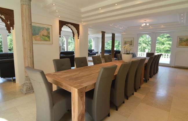 Luxurious Country House - Photo 27