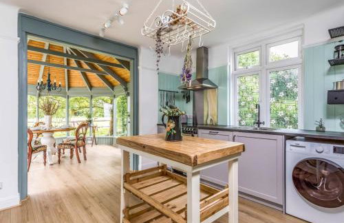 Pretty Three Bedroomed home near the Beach - Pass the Keys - Foto 45