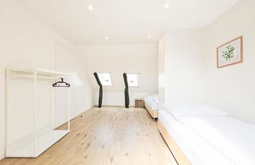 Tolstov Apartments - 4 Room Apartment - Maisonette - Balcony - 20 Min Messe DUS and Old Town DUS - Foto 10