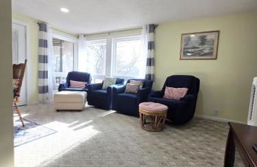 Lakefront Escape, Sunrise Views, Boat Slip & Community Dock Access - Foto 2