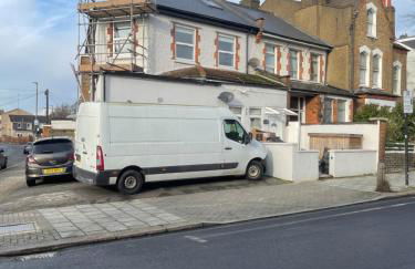 Group Friendly 2 Bed 2 Bath FREE PARKING for 2 Large Vans or up to 4 Cars Zone 2 Sleeps 10 Close to Central London and Zone 2 tube station - Photo 60
