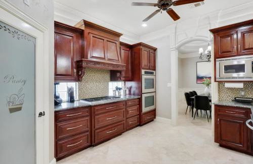 Luxury4000sqft Hot Tub Games Cinema FTWorth ATTST - Photo 11