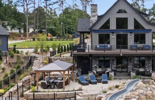 Gray Fox Lodge by Avantstay Waterslide Pool, Theater Sleeps 21 - Foto 1