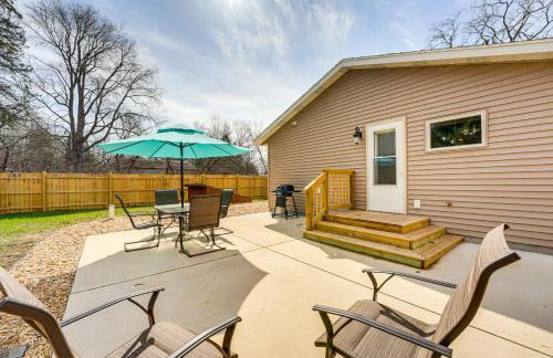 Boat, Fish and Hike Cozy Getaway in Twin Lake! - Foto 1