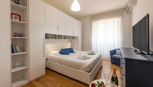 BnButler - Strigelli, 13 - Accogliente Bilocale con Balcone - Foto 2, wardrobe