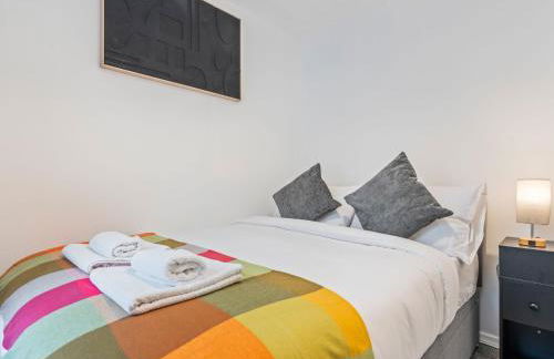 Telford Centre House with Parking, Garden, Wi-Fi - Photo 12