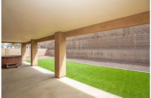 King Bed - Hot Tub, 3 Queens, Home away from home - Foto 27