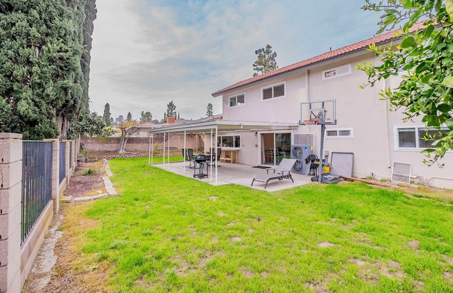 Serene Retreat & Modern Comforts in Rowland Heights - Foto 78