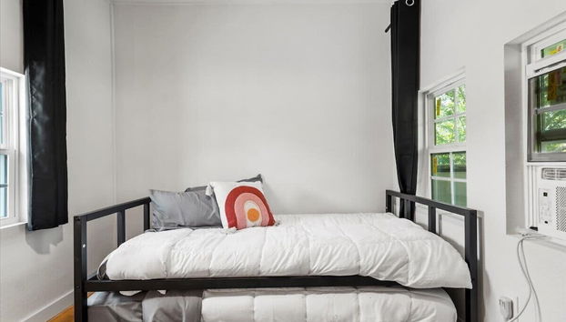 Comfortable 6BR 3BA Home w Large Yard - Foto 5, Habitación