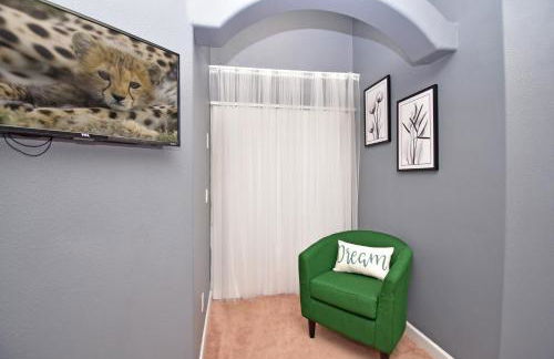 Comfortable Pool Home with Spa & Games Room Close to Disney - Foto 15