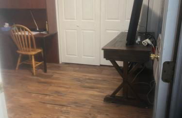 THE Clubhouse MASTERS GOLF THEMED 1 KING BED 1 BATH FURNISHED APARTMENT FULL SIZE KITCHEN FULL SIZE LEATHER PULL OUT SLEEPER SOFA IN LIVING ROOM & FULL SIZE LEATHER SOFA 1 GIG FIBER INTERNET DIRECTV PREMIUM PACKAGE ALL SPORTS & MOVIE CHANNELS & DVR - Foto 30