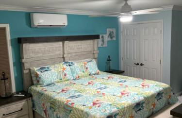 Playing Hookie LLC - Foto 18