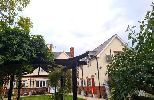 Peaceful self contained Studio in lovely garden. - Photo 4