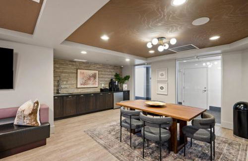 Deluxe Central 1BR 1BA Pool,Hot Tub,Gym,Parking - Foto 39