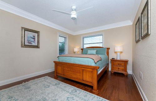 Villa Hibiscus-Waterfront-Free Heated Pool-Dock-Bikes-Other Amenities - Photo 52