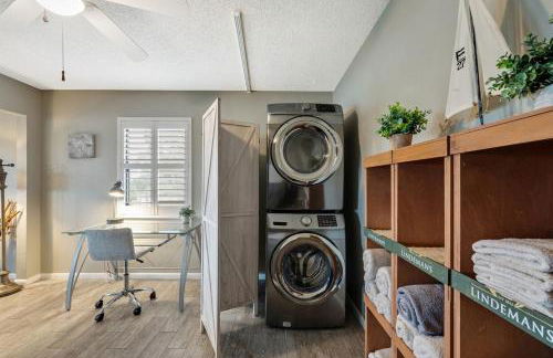 Exquisite Lakefront Pool House Awaits Pool 10 PPL - Foto 58