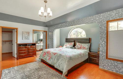 3 Mi to Sequoia Park Zoo Spacious Home with Sunroom - Foto 18