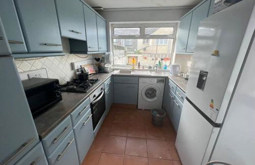 Cheerful Two Bedrooms Town house with free parking - Foto 2