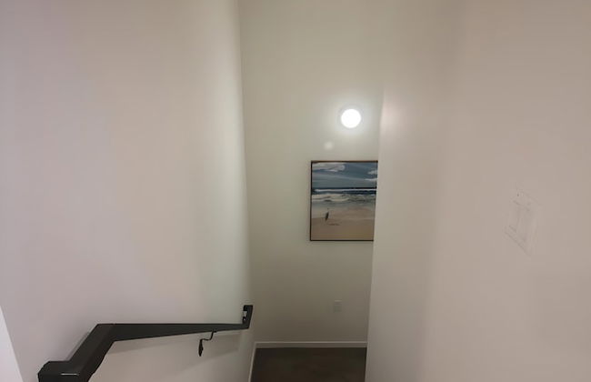 Los Angeles Deluxe Suites - 2 Bedrooms & 2 Bathrooms - Photo 17