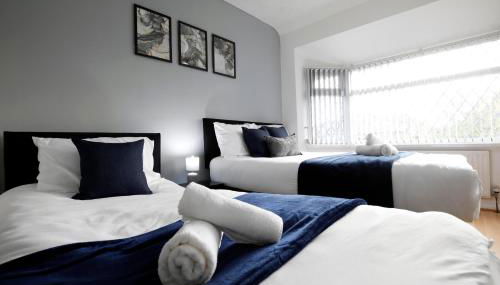 Spacious 3BR by Avalora Shortlets & Serviced Accommodations Queensway with big garden, Near train station - Foto 3