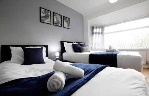 Spacious 3BR by Avalora Shortlets & Serviced Accommodations Queensway with big garden, Near train station - Foto 3