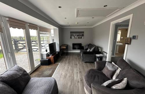 The Bungalow - Photo 35