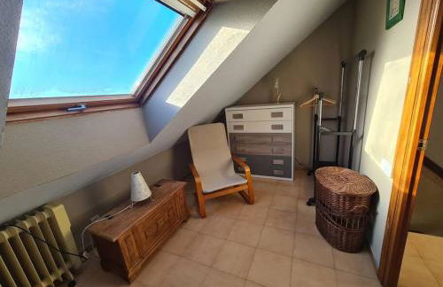 Acogedor dúplex en urbanización con piscina en Ajo - Foto 5