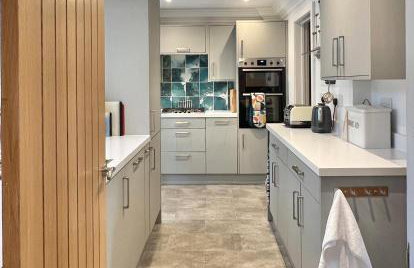 4 Bed Retreat with Balcony & Estuary views - Photo 17