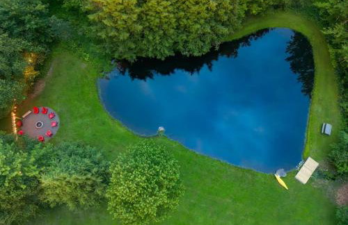 Lux estate! Hot tub, 8 acres, firepit, game room, private pond, EV, lots of privacy, 10 mins to town - Foto 65
