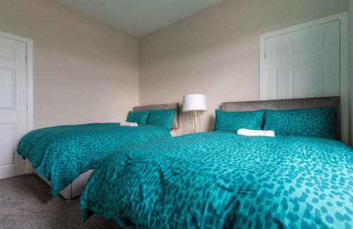 4 Bedrooms Homely House - Sleeps 6 Comfortably with 6 Double Beds,Glasgow, Free Street Parking, Business Travellers, Contractors, & Holiday-Goers, Near All Major Transport Links in Glasgow & City Centre, Perfect for Common Wealth Games 2026 - Foto 27