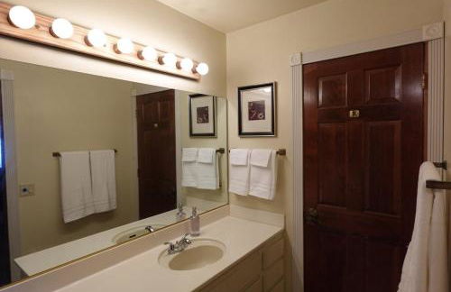 2BR 2BA Spacious Townhome Sleeps 6 with Spa Sauna - Foto 15