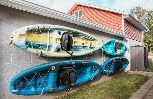 Sandusky Bay Hot Tub, Gym, Patio, Games, Recreation Watercraft, Waterside Home, check it out! - Foto 1