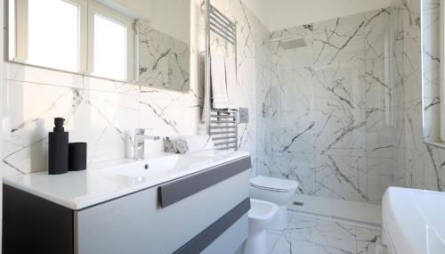 Free Parking Elmi - due passi dal Lago Maggiore - Foto 3, Shower