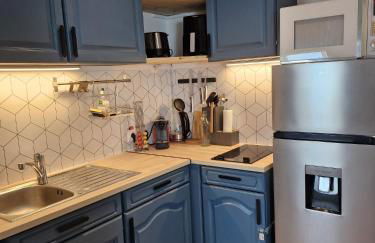 Loft Moderne et Rénové - Idéal Pros & Familles - 1 à 4 pers - Wifi - 5 min de la Gare - Foto 3