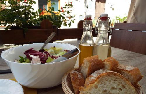 Casa Valentino in Via Liberale Isolabona Sleeps 8 Isolabona Italy - Foto 30