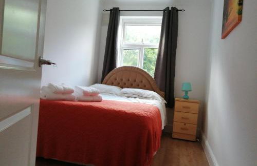 Lovely 3 Bedrooms Flat Near Romford Station With Free Parking - Foto 4