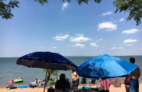 Peaceful Lakefront Cabin with Loft, Beach Access & Sunset Views in Buchanan Dam, Texas - Foto 42