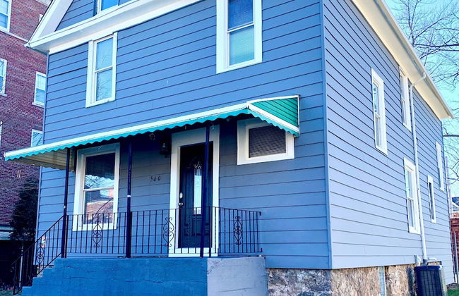 The Eastside Manor - Private Yard & Parking, Near Falls & Casino by Niagara Hospitality - Photo 23