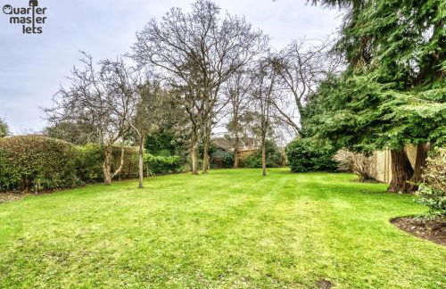 2 Bedroom Bungalow with Parking that Sleeps 6 - Photo 23