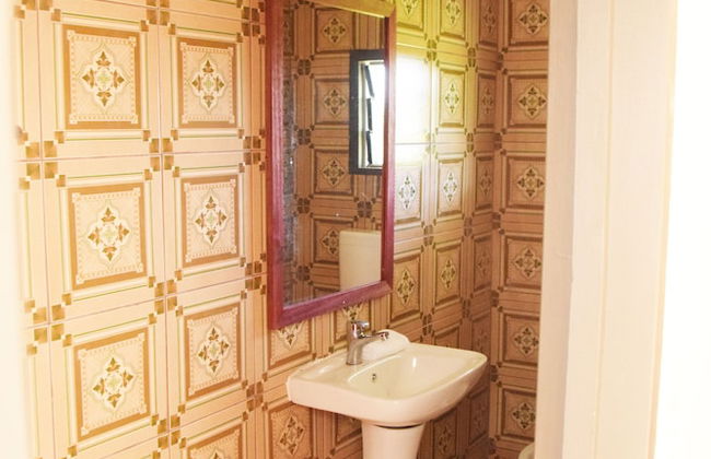 Narayan's Apartment - Photo 12