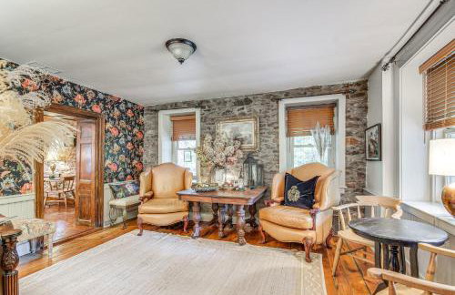 Steps to Delaware Canal Enchanting Stone Cottage! - Foto 7