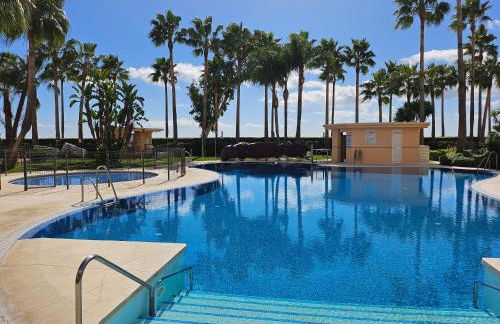 Luxury 3 Bedrooms, Private Heated Pool - EHHouse - Photo 12