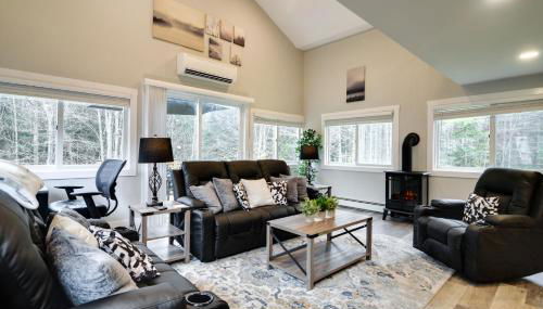 Modern Stark Home with Game Room, Grill and Fire Pit - Foto 3