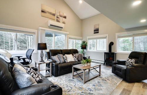 Modern Stark Home with Game Room, Grill and Fire Pit - Foto 3