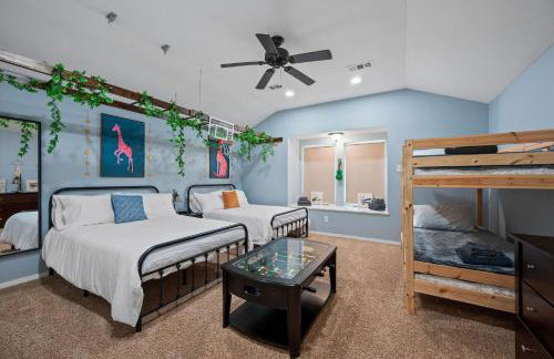 Garland Treehouse Villa: Patio Feasts & Creekside by Vacation Your way - Foto 40