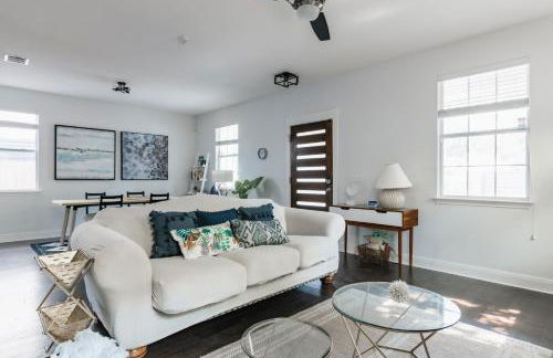 Modern 2-Story Cowboy Pool Home with King Beds Walk to 6th St & Rainey Street - Foto 2