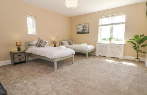 Meadow Manor And Spa - Photo 73