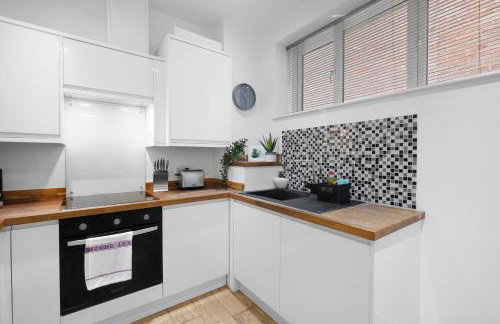 Eastons 1 Bedroom Apartment with Sofa Bed - Photo 8