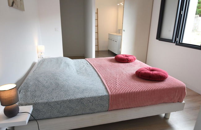 Villa With Pool & Views - Photo 5